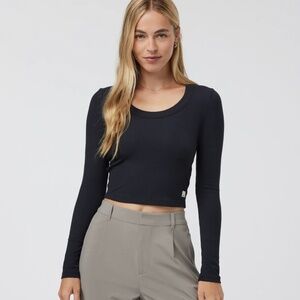 Vuori Women's Long Sleeve Pose Scoop Tee Black Size small